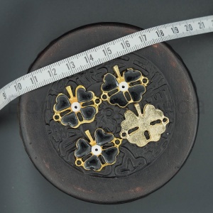 Boyalı Metal Yonca