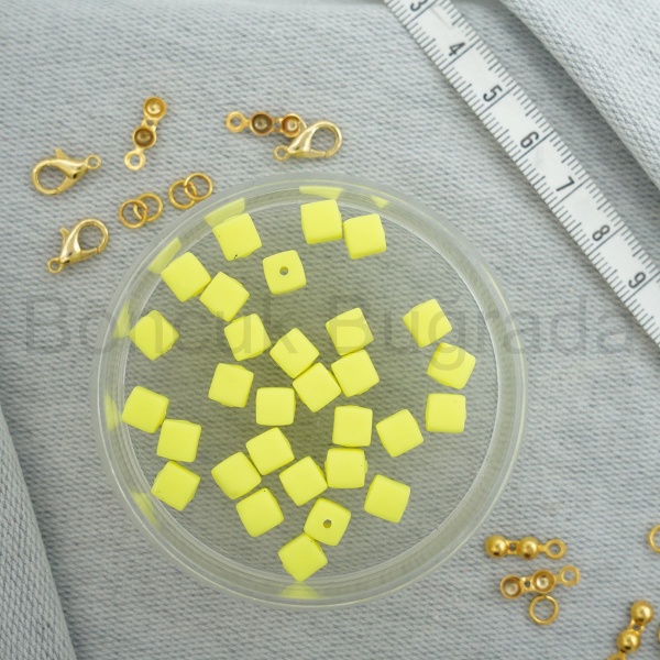 6 mm Küp Fimo Boncuk