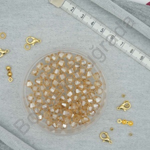 6 mm Piramit Kristal Boncuk 